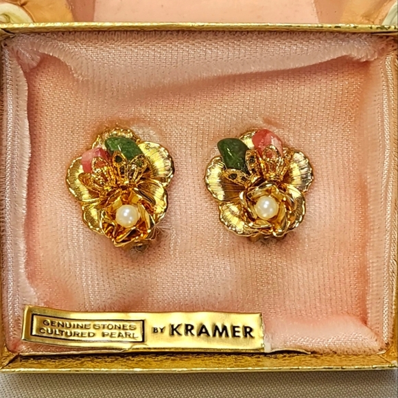 Vintage Kramer Genuine !950's Cultured PearlCoral, and Jade Floral Clip Earrings - Picture 3 of 13